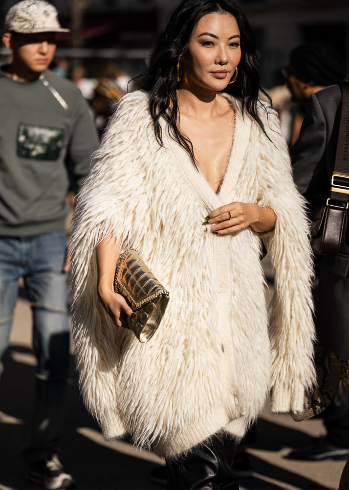 The Best Celebrity Bag Looks of Paris Fashion Week Fall 2018 - PurseBlog in  2023