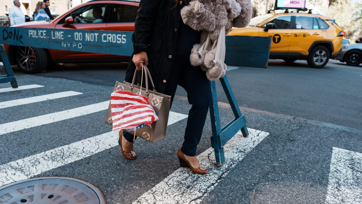 New York City La cote des sacs Louis Vuitton Poche-documents doccasion April 2024