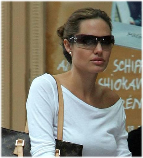 Angelina Jolie and her Louis Vuitton Cabas Piano Bag