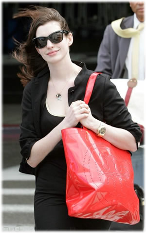Anne Hathaway Style: Tory Burch Patent Leather T-Tote - PurseBlog