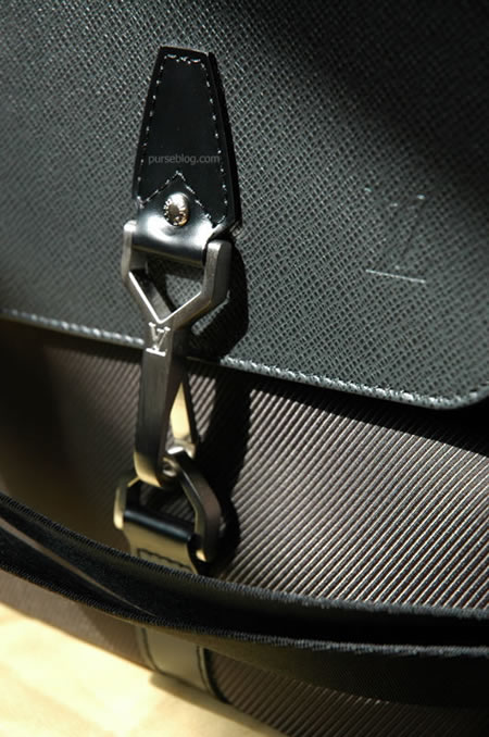 Louis Vuitton Taiga Dersou Messenger Bag